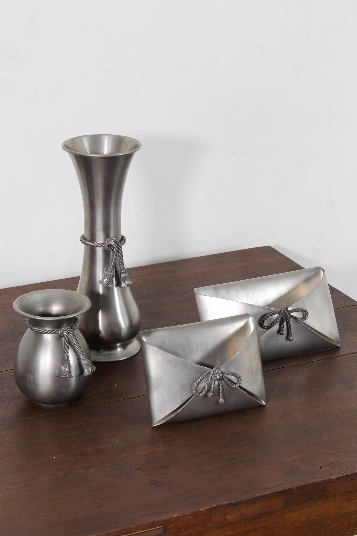 LETTER HOLDER - Envelope-Shaped Metal Holder