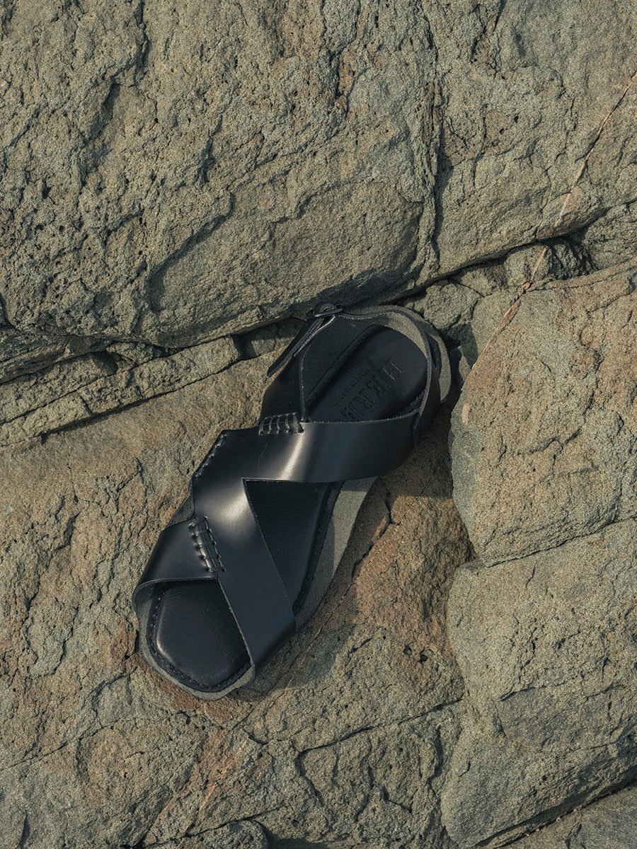 SUSET - Flat Asymmetrical Sandal