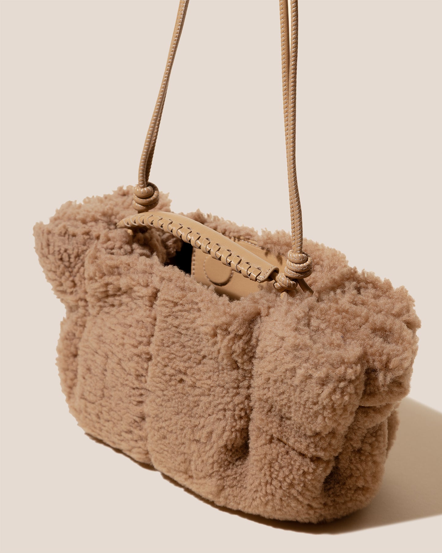 ARTA MINI CURLY SHEARLING - Pleated Crossbody Bag