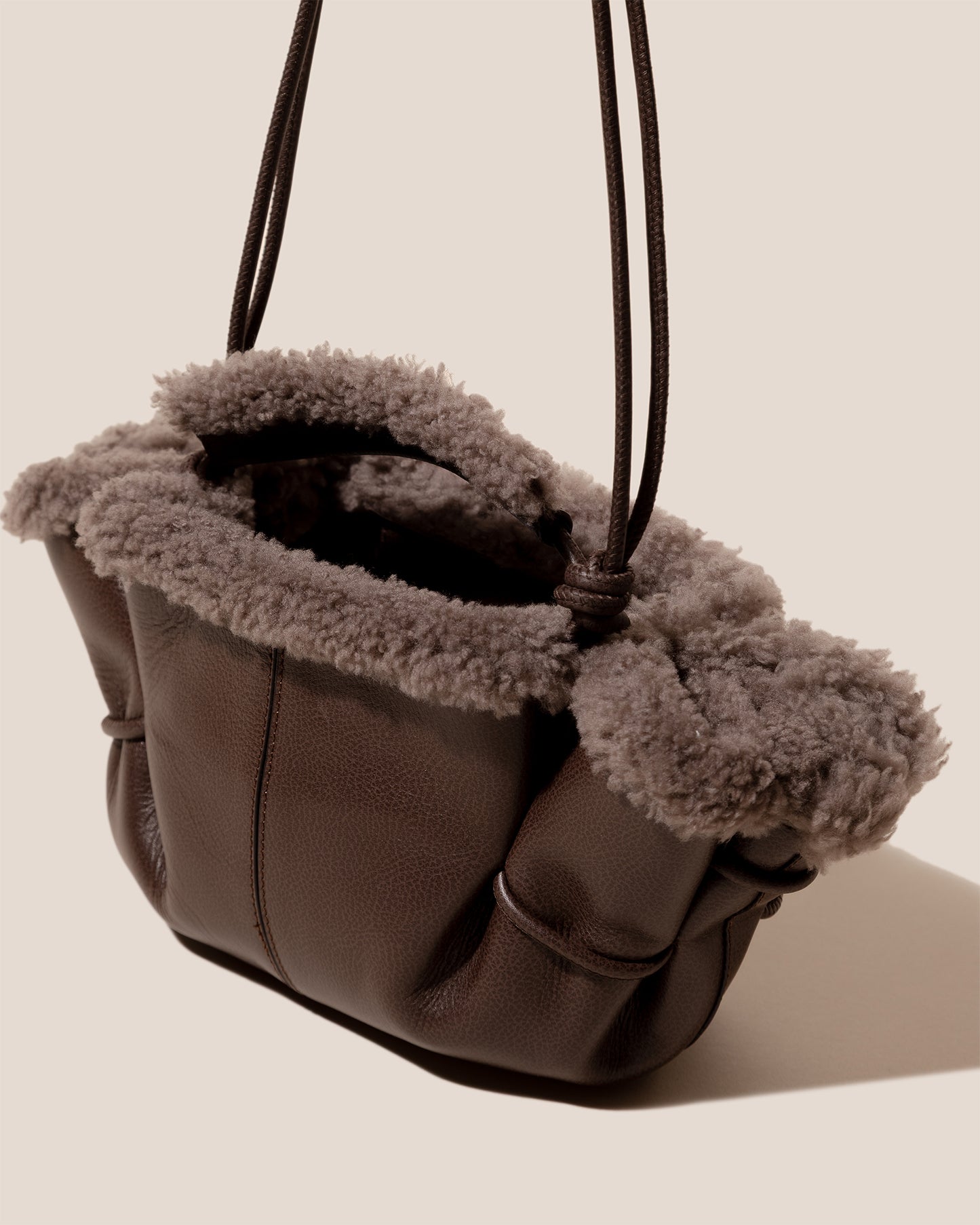 ARTA MINI CURLY SHEARLING TRIMS - Pleated Crossbody Bag