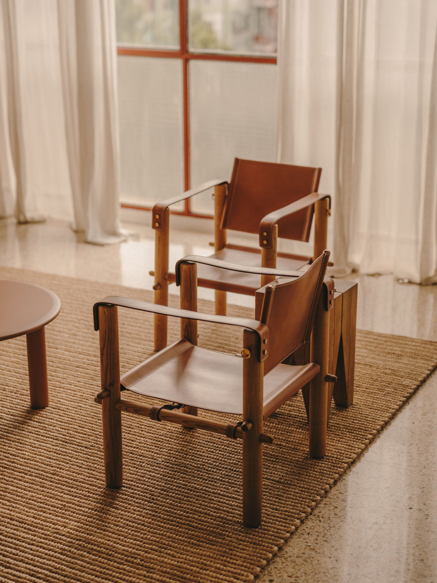 CÚBICA - Leather Chair with Wooden Structure by Antoni Bonet