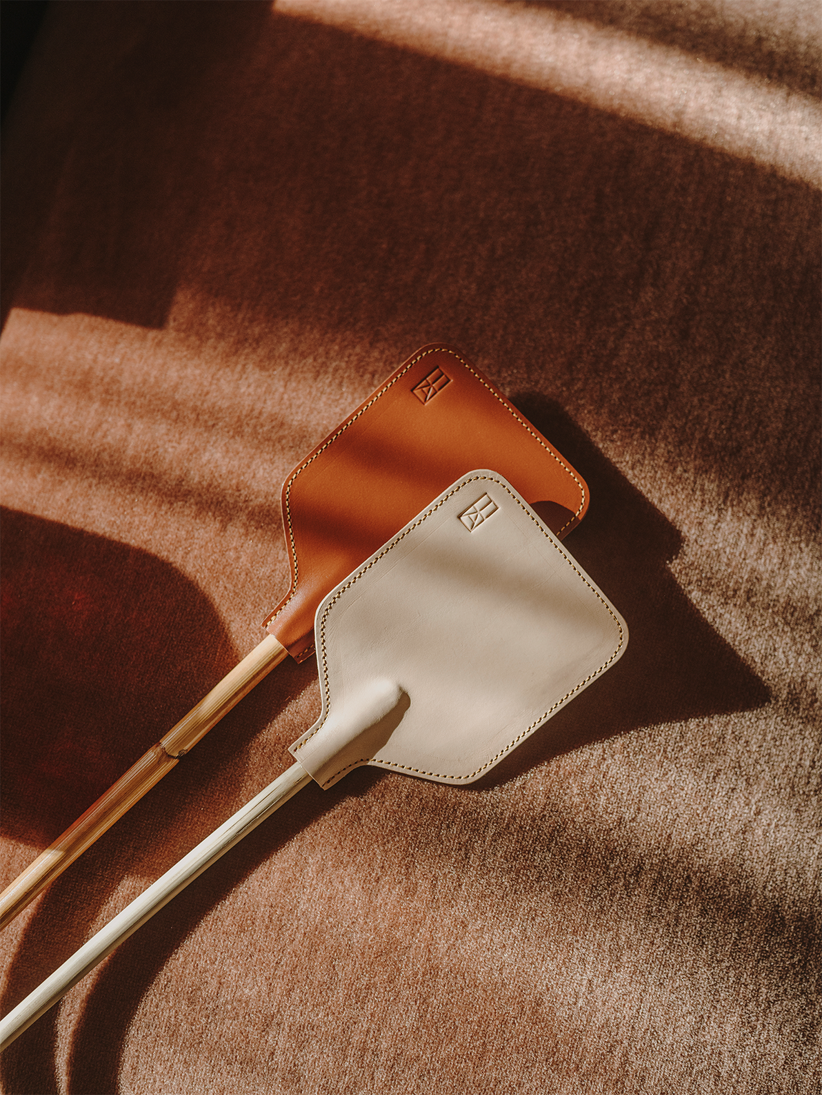 ESPANTAMOSCAS - Leather and Bamboo Fly Swatter by Miguel Milá