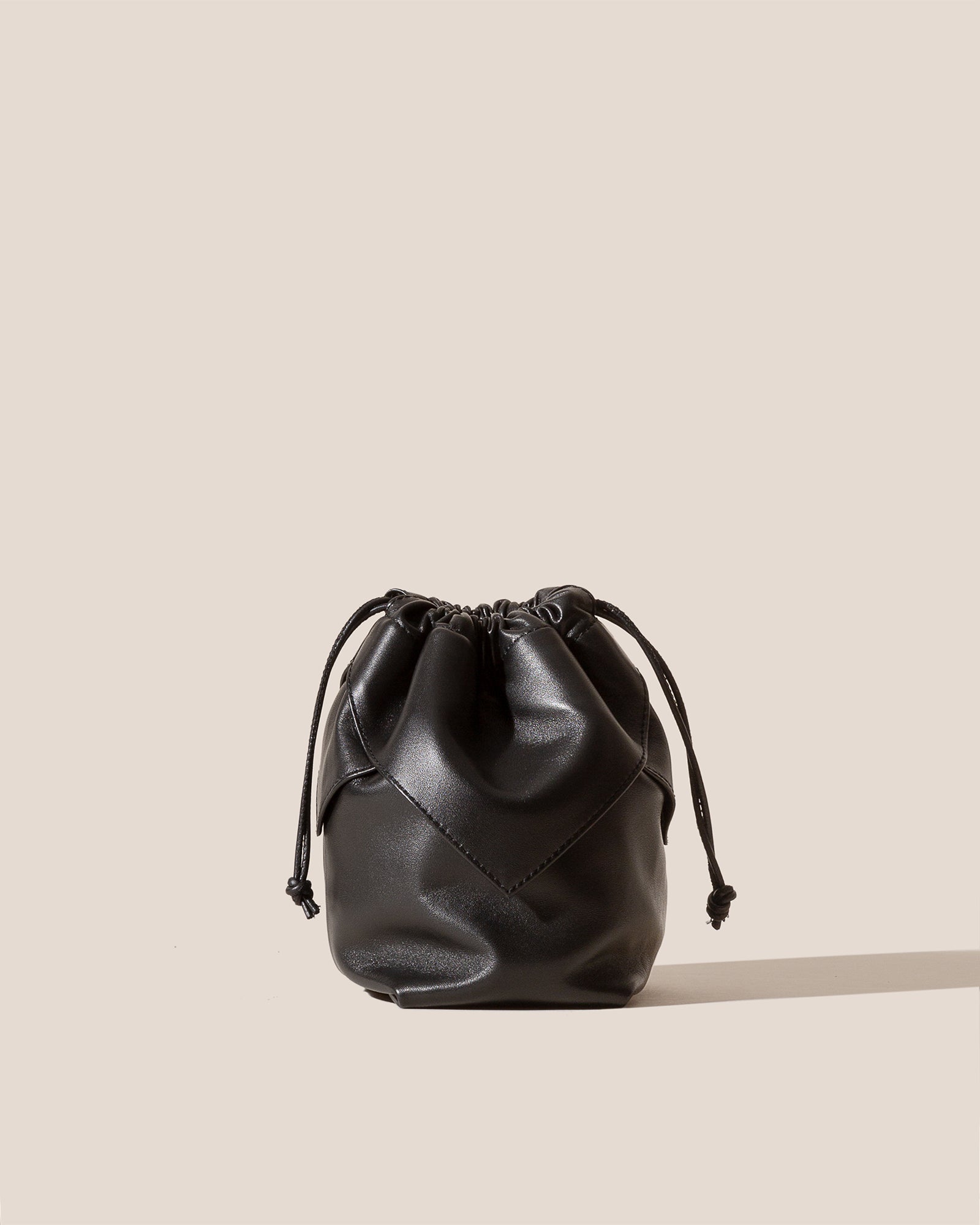 【HEREU】DUIXA CROSSBODY Drawstring Detail Crossbody Bag DUIXA CROSSBODY - Drawstring Detail Crossbody Bag – Hereu Studio