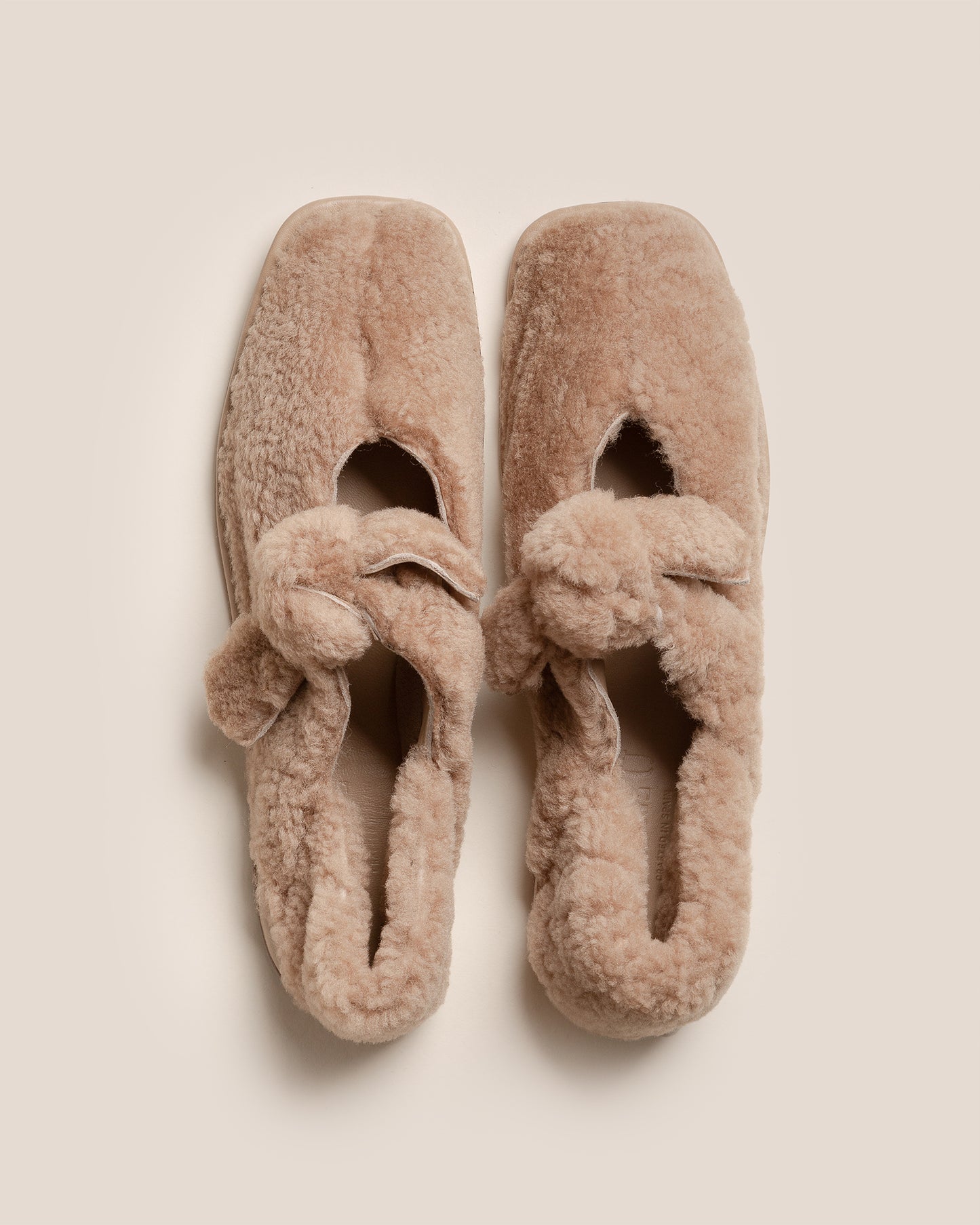 LLASADA CURLY SHEARLING - Front-Knot Pump