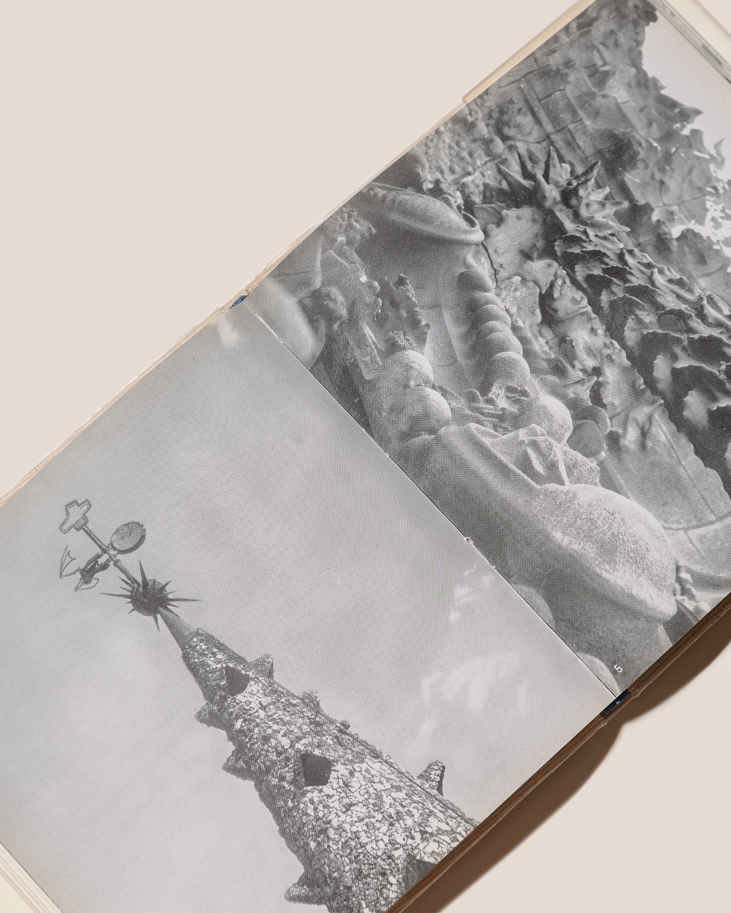 GAUDÍ - Le Corbusier and Gomis-Prats Book