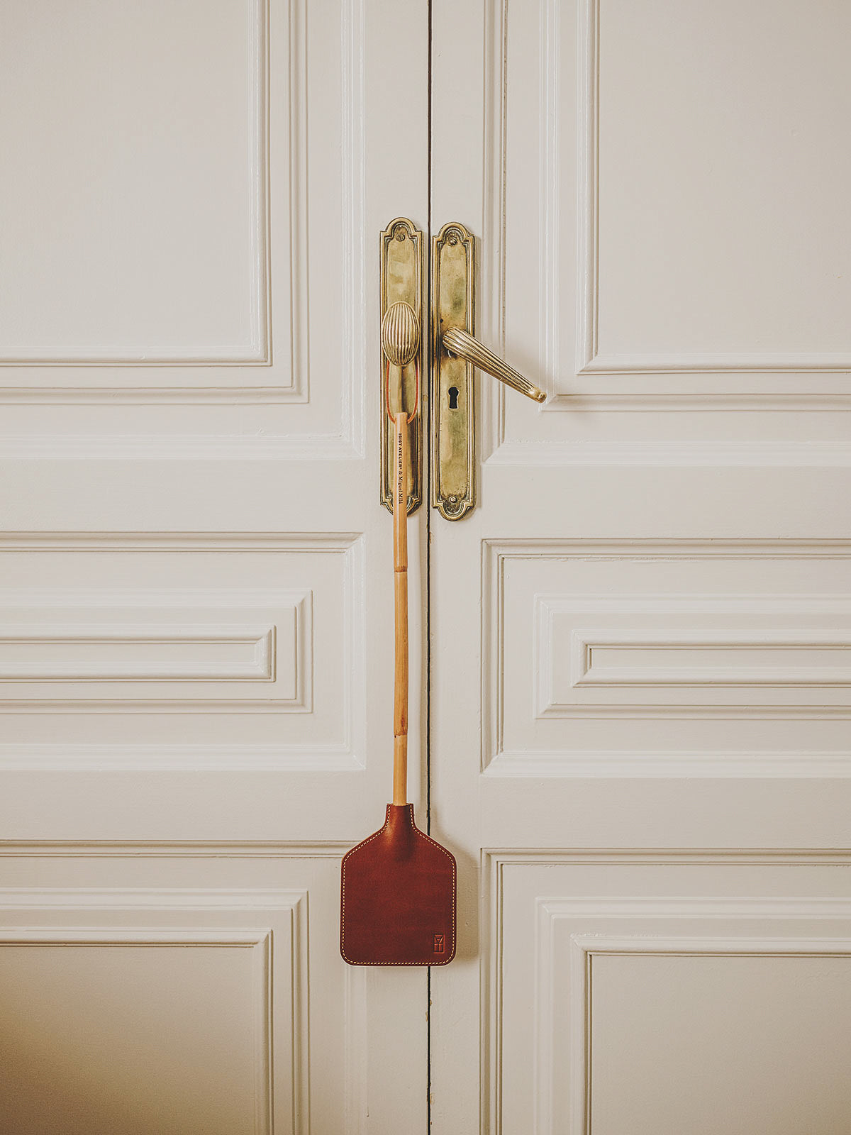 ESPANTAMOSCAS - Leather and Bamboo Fly Swatter by Miguel Milá