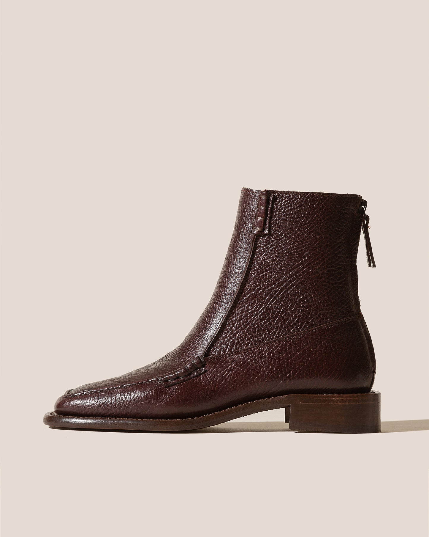 QUADRA GRAINY - Square-Toe Low Calf Zipped Boot
