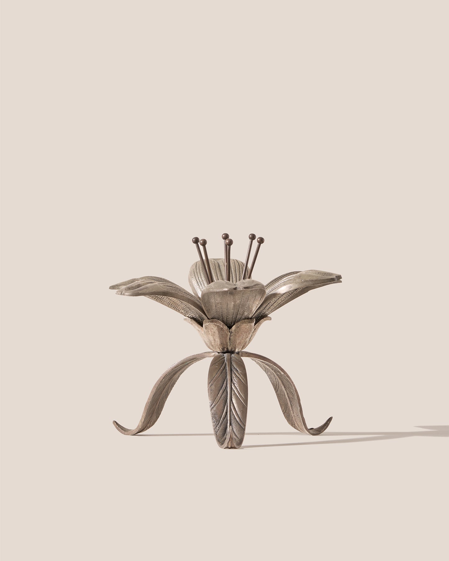 FLOWER ASHTRAY - Flower-Shaped Metal Ashtray