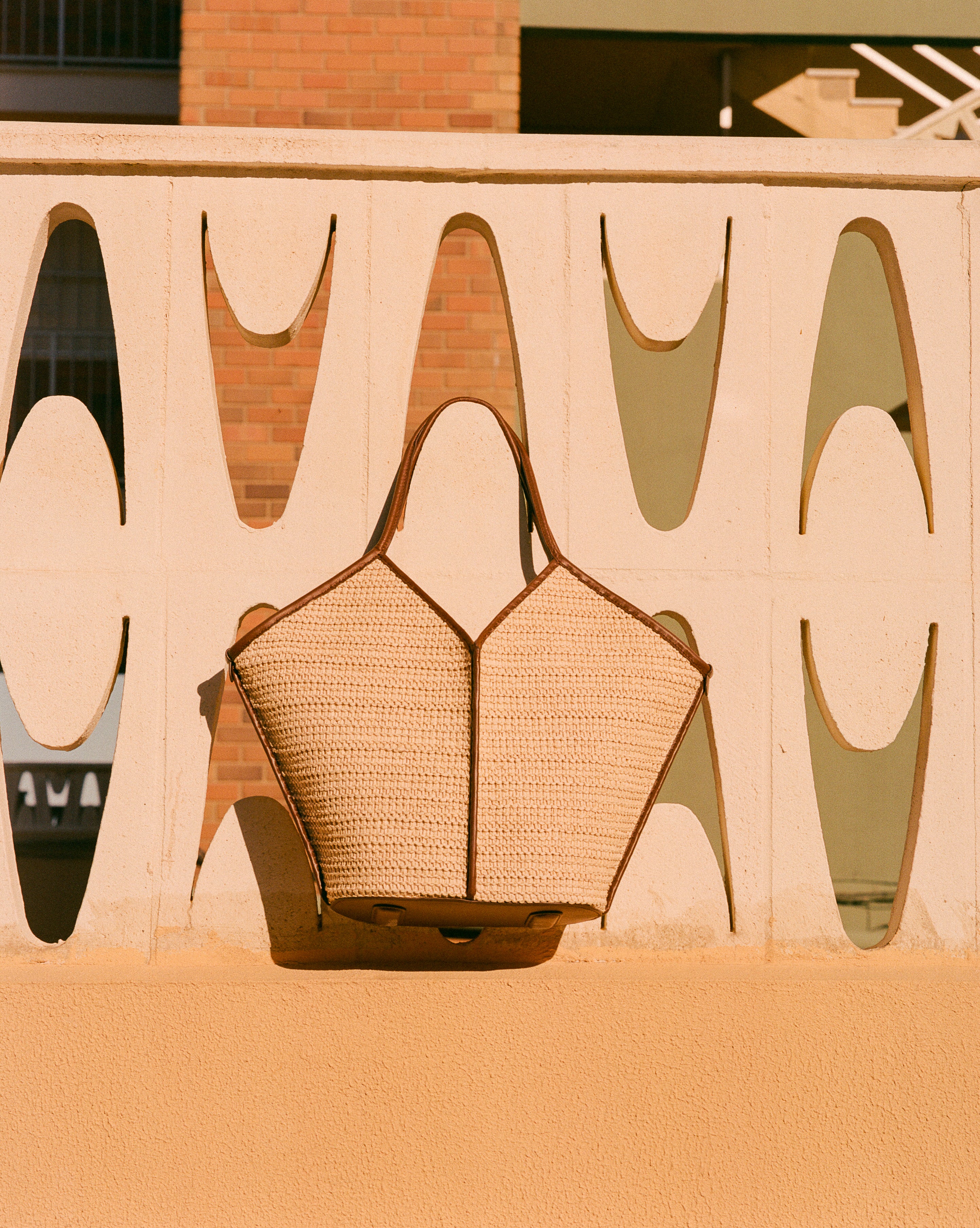 Shoes and bags crafted in Spain - HEREU日本公式オンライン