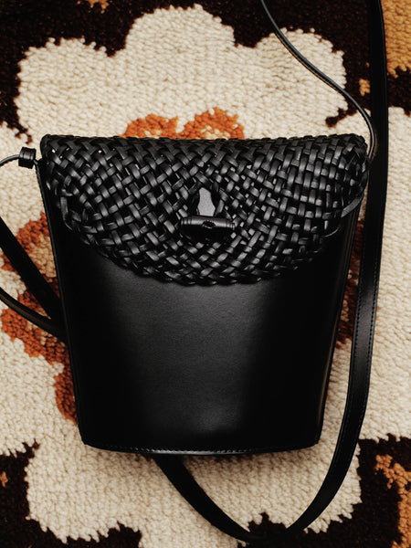 【HEREU】TOMIRA Braided Flap Crossbody Bag 095_HEREU_LOOKBOOK__1349_c3a85