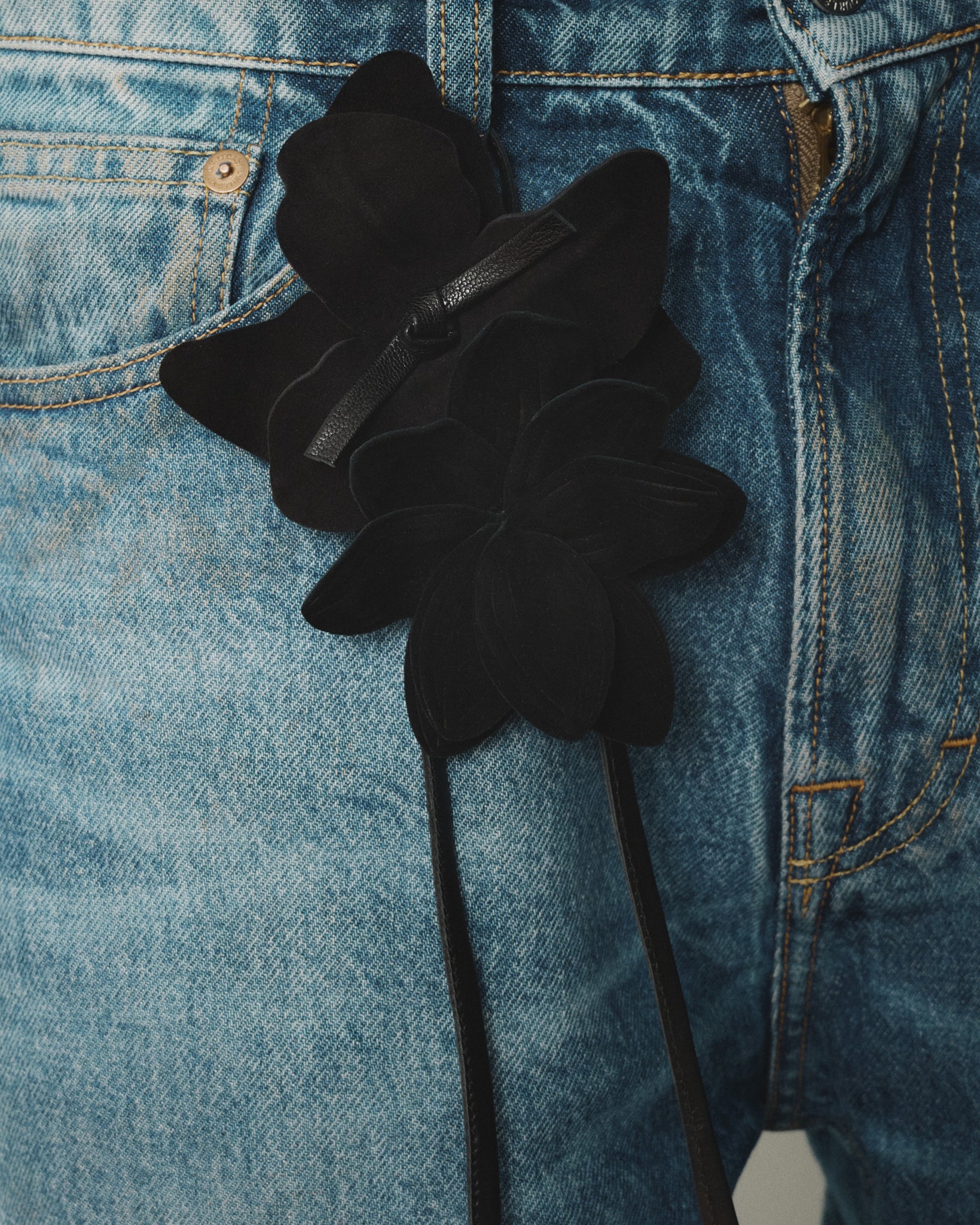 COROLA - Flower Charm with Leather Strap