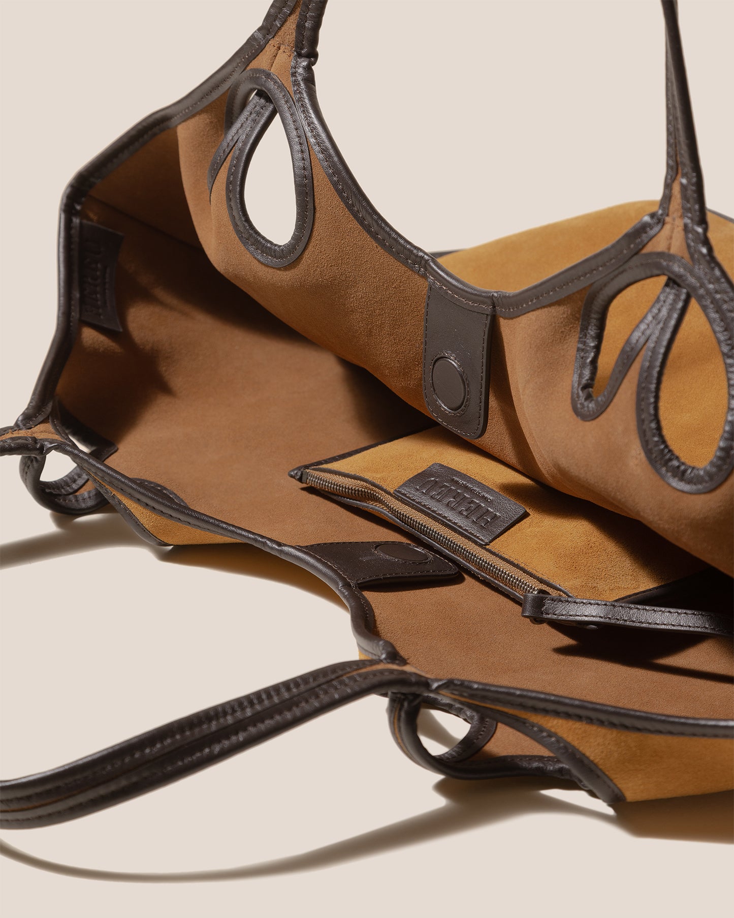 ESCALA SUEDE - Cut-Out Tote Bag