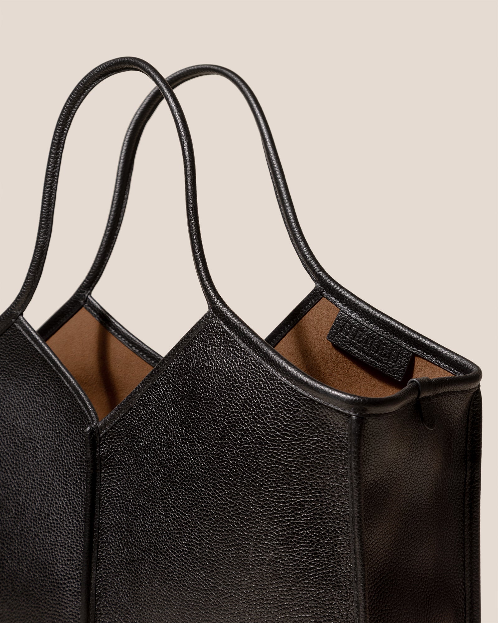 CALELLA SQUARED MEDIUM GRAINY - Leather-trimmed Tote Bag
