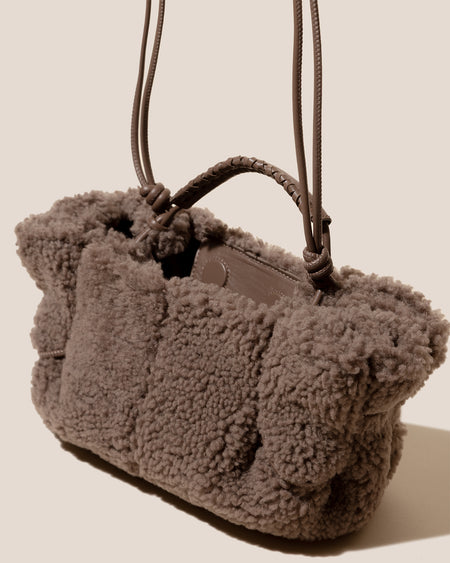 ARTA MINI CURLY SHEARLING - Pleated Crossbody Bag