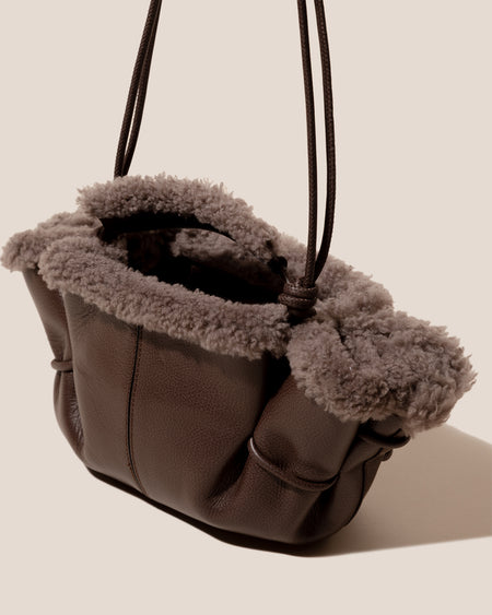 ARTA MINI CURLY SHEARLING TRIMS - Pleated Crossbody Bag