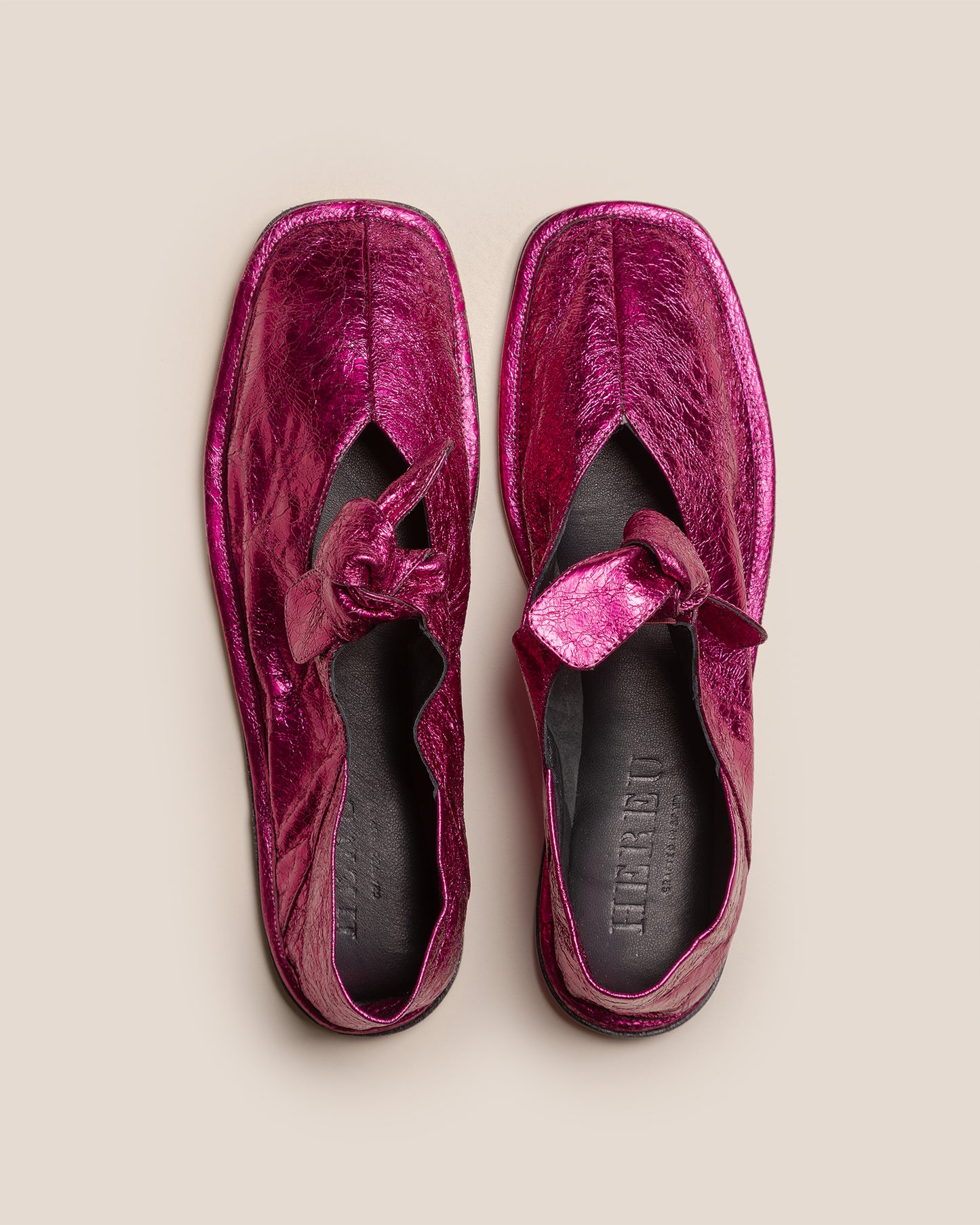 LLASADA CRINKLED METALLIC - Front-Knot Pump