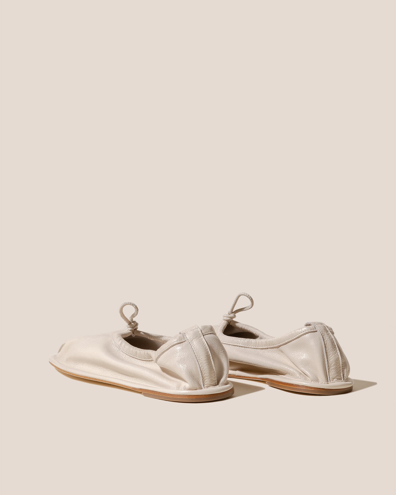 【HEREU】PUNTERA SUPPLE SHINY Pleated-Toe Pump PUNTERA SUPPLE SHINY - Pleated-Toe Pump – Hereu Studio