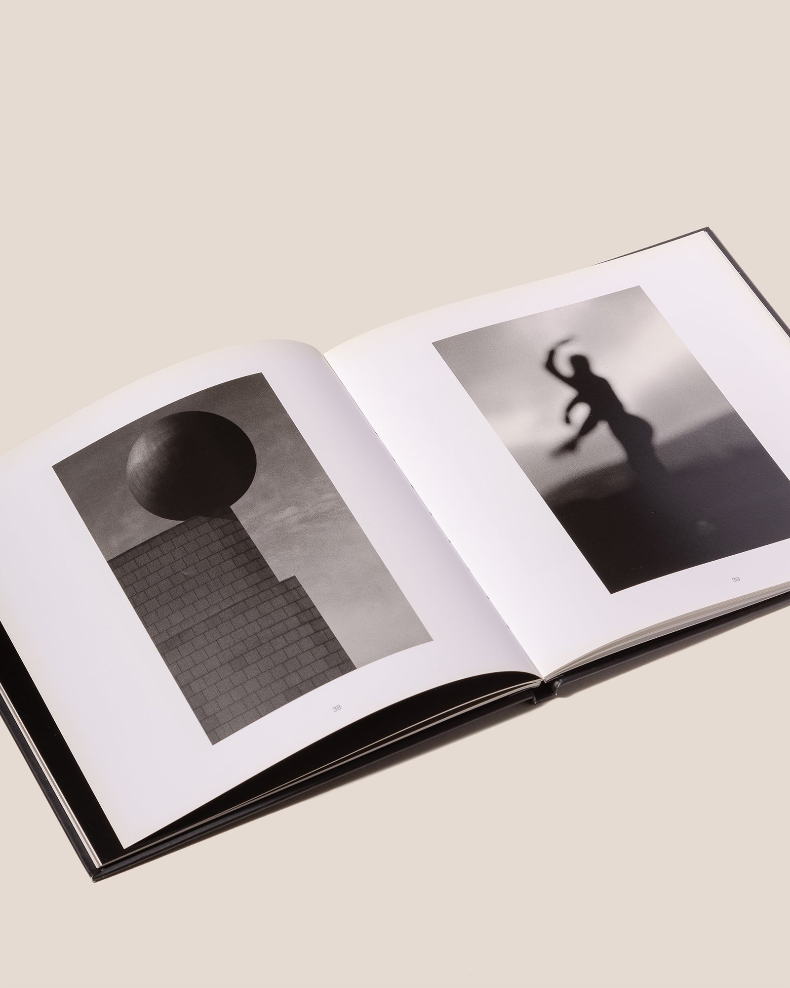 BLANCAS, GRISES Y NEGRAS - Leopoldo Pomés Book