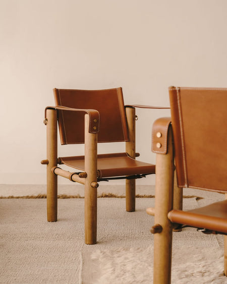 CÚBICA - Leather Chair with Wooden Structure by Antoni Bonet