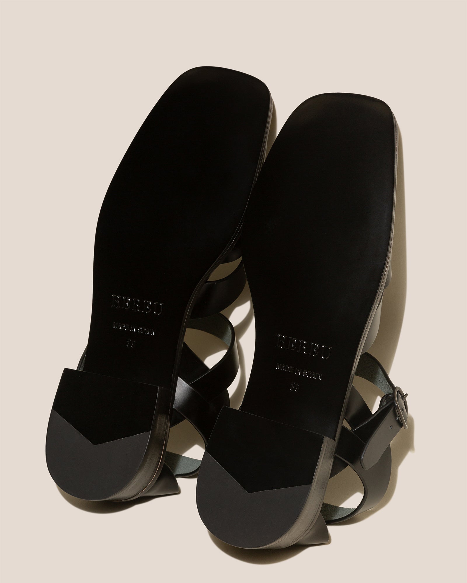 ★MiuMiu★2025SS 新作★Louche Fisherman Sandals Black★ MIU MIU - Women Soft Cage Sandal – Atelier New York
