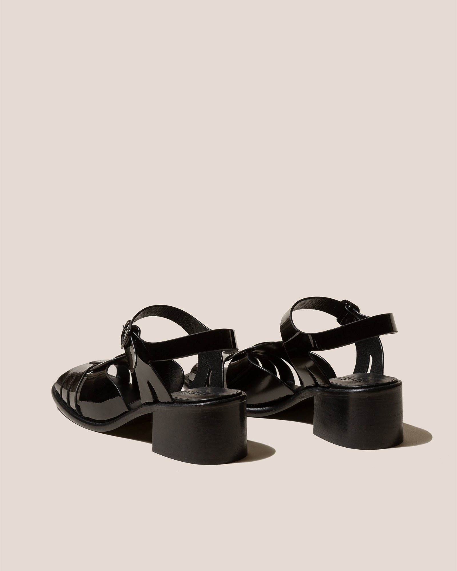 Hereu Ancora スクエアトゥ レザー スライド フラット サンダル ANCORA SQUARED SLIDE - Fisherman Slide – Hereu Studio