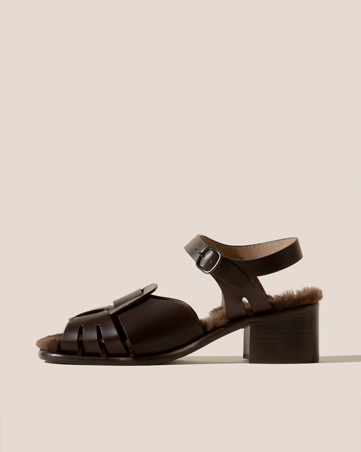 ANCORA SQUARED HEELED SHEARLING - Open-Toe Fisherman Sandal