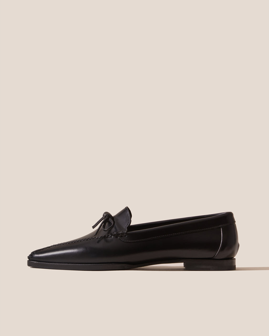 ARESTA - Pointy Moccasin Flat