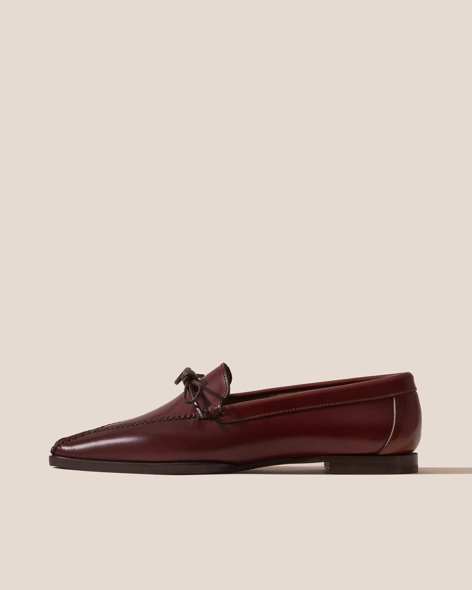 ARESTA - Pointy Moccasin Flat