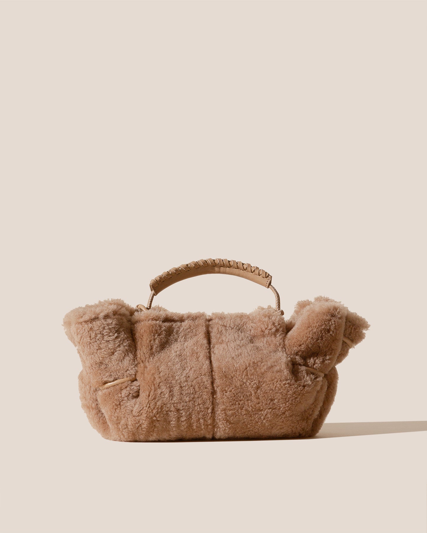 ARTA MINI CURLY SHEARLING - Pleated Crossbody Bag
