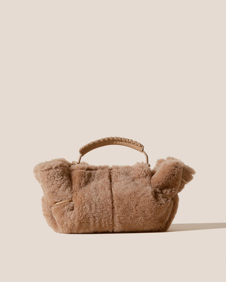 ARTA MINI CURLY SHEARLING - Pleated Crossbody Bag