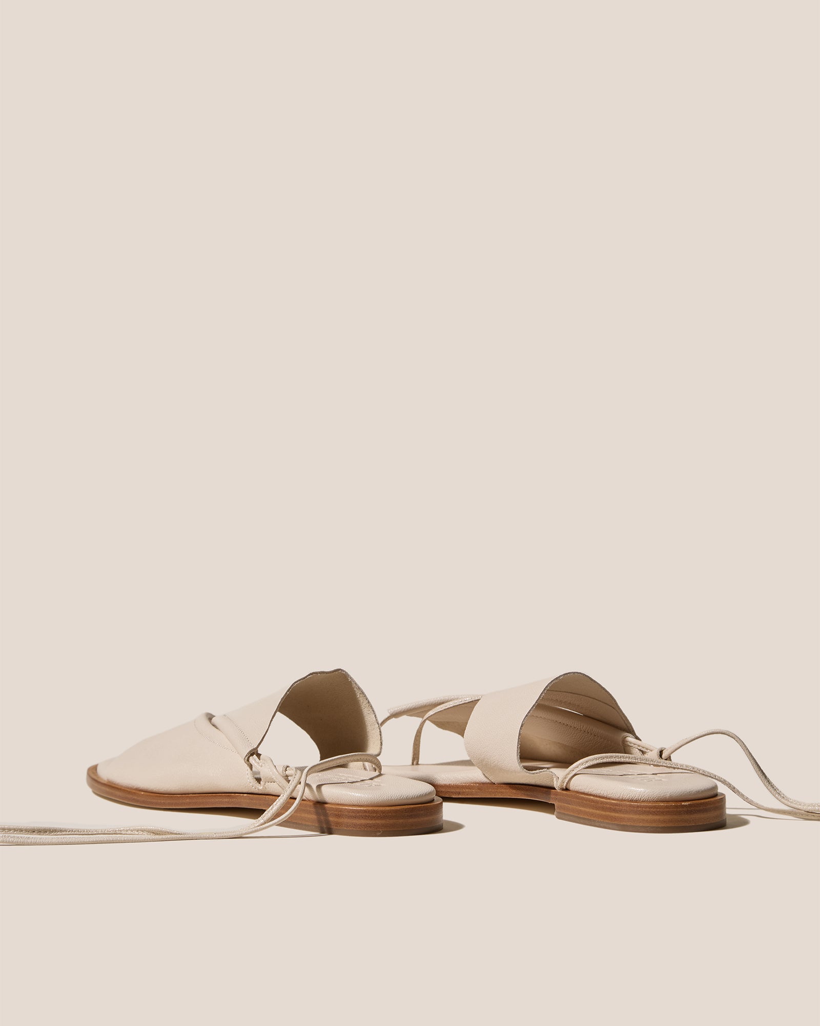 CLAVA ANKLE SUPPLE SHINY - Ankle Laced Asymmetrical Sandal