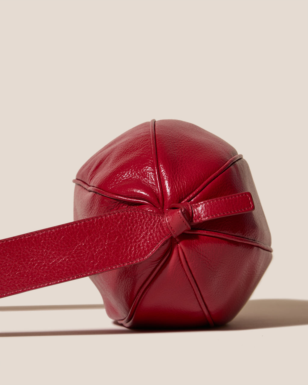 BOYA L DISTRESSED - Ball-Shaped Crossbody Bag