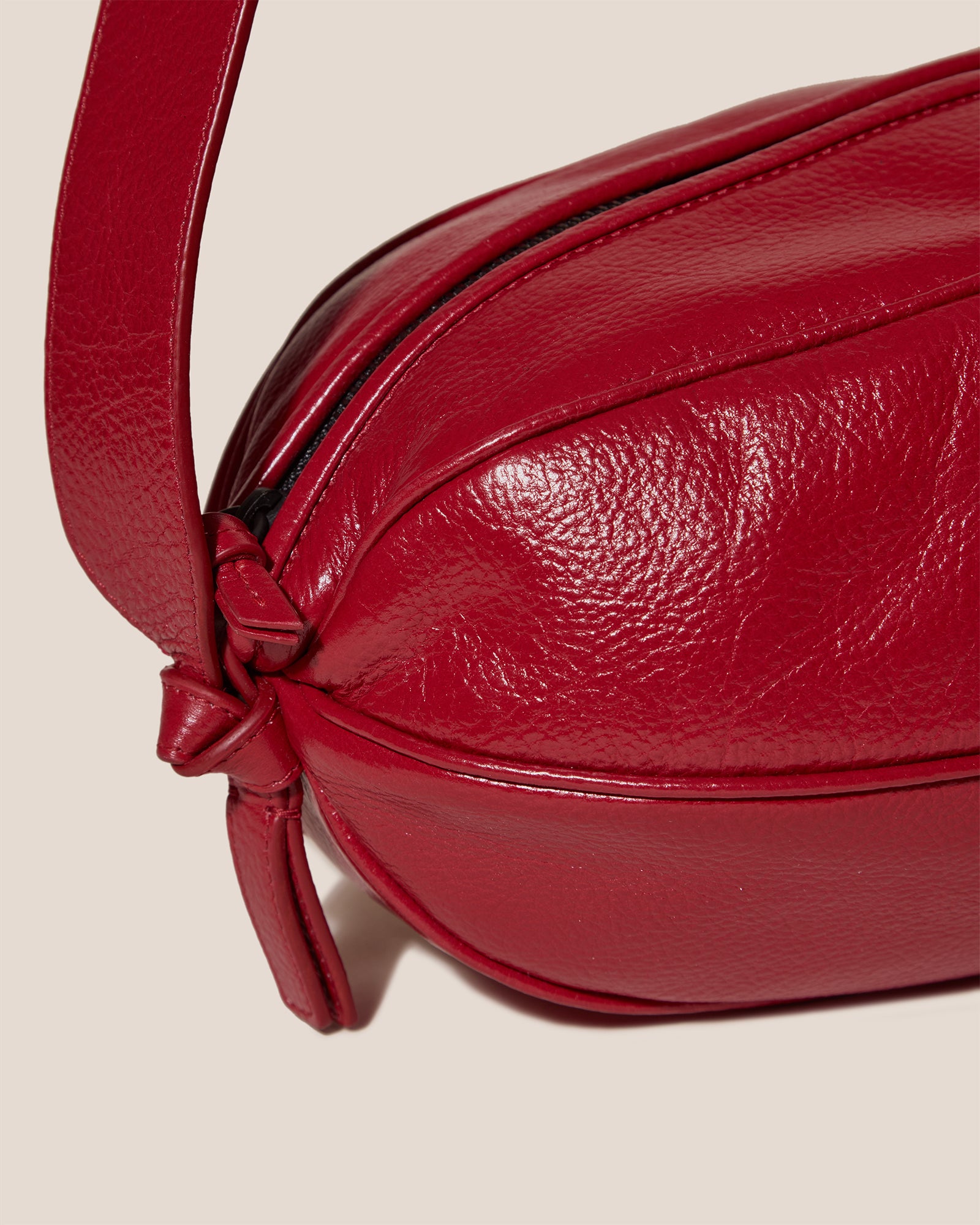 BOYA L DISTRESSED - Ball-Shaped Crossbody Bag