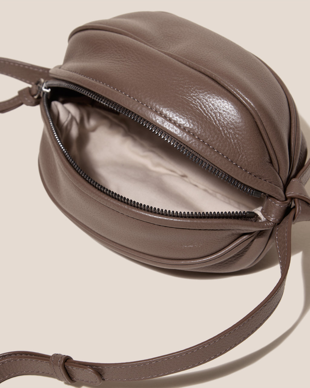 BOYA DISTRESSED - Ball-Shaped Crossbody Bag
