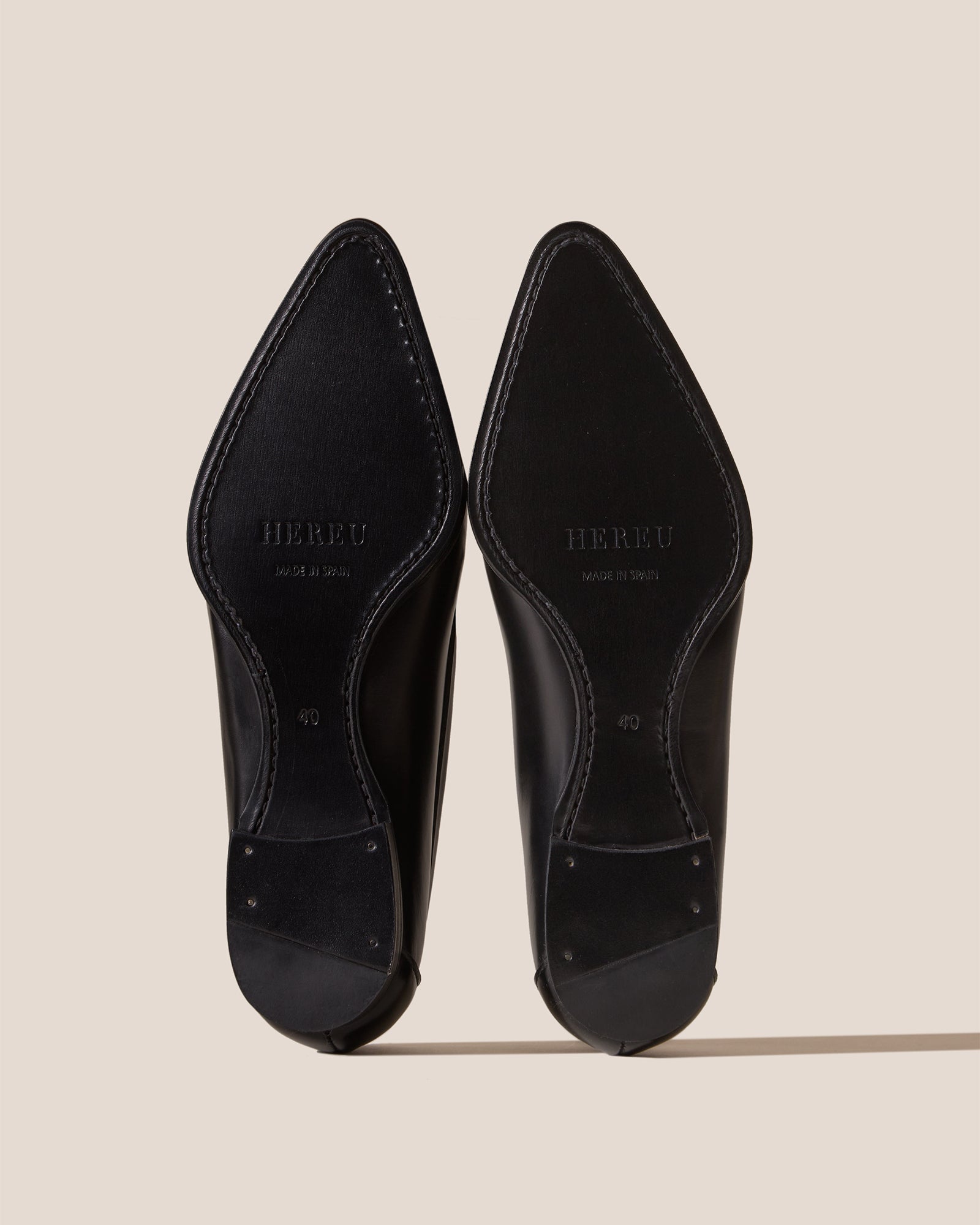 ARESTA - Pointy Moccasin Flat