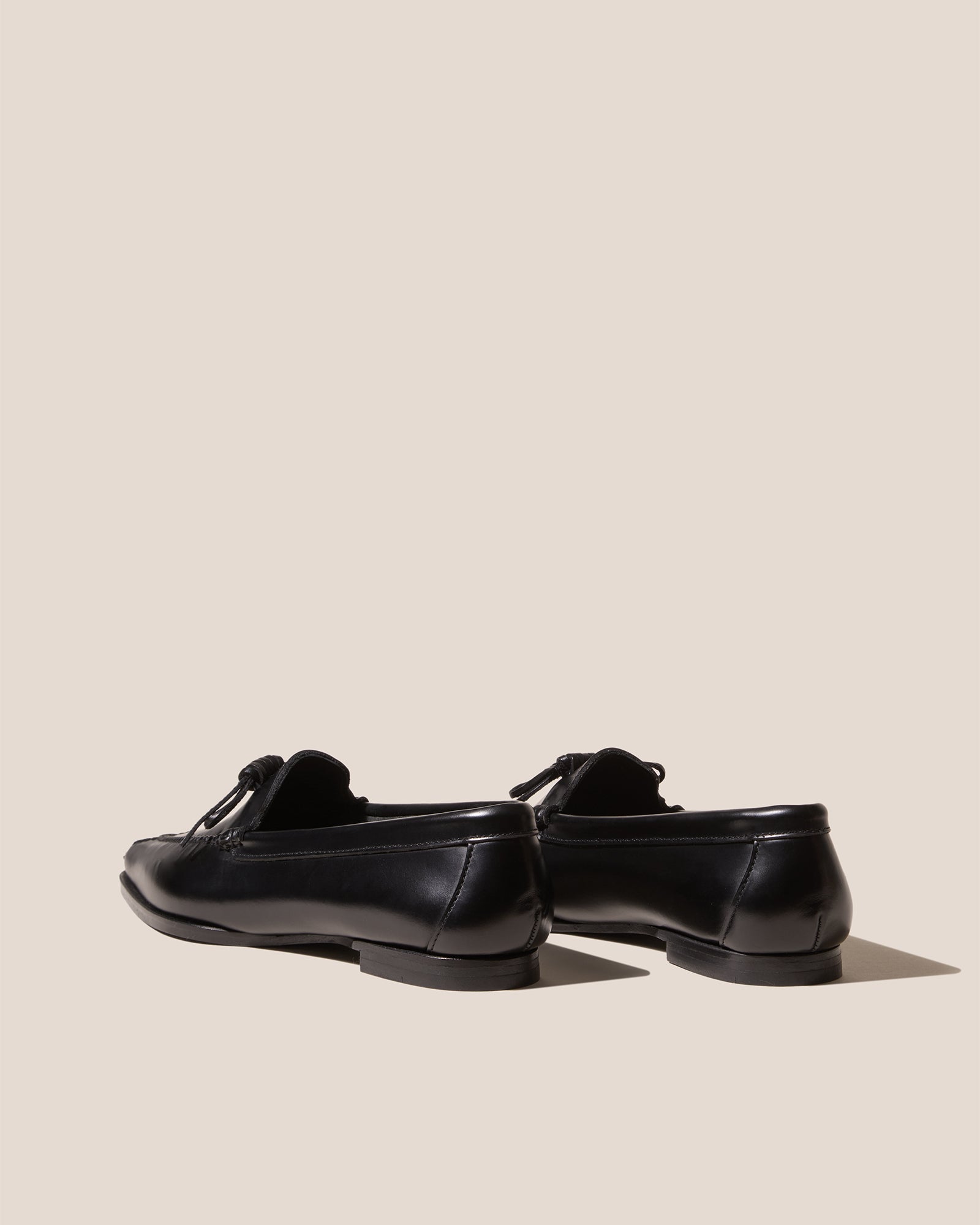 ARESTA - Pointy Moccasin Flat