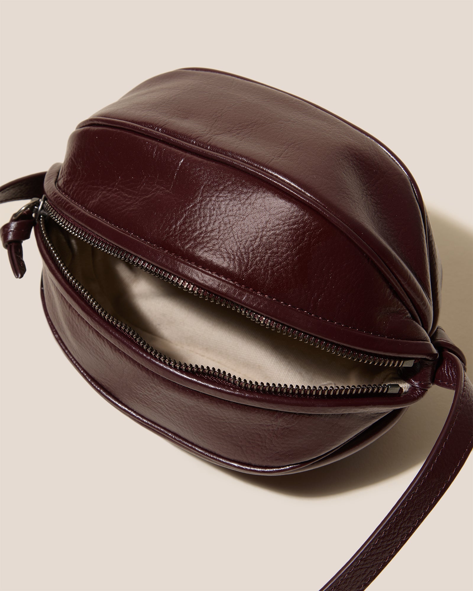BOYA DISTRESSED - Ball-Shaped Crossbody Bag