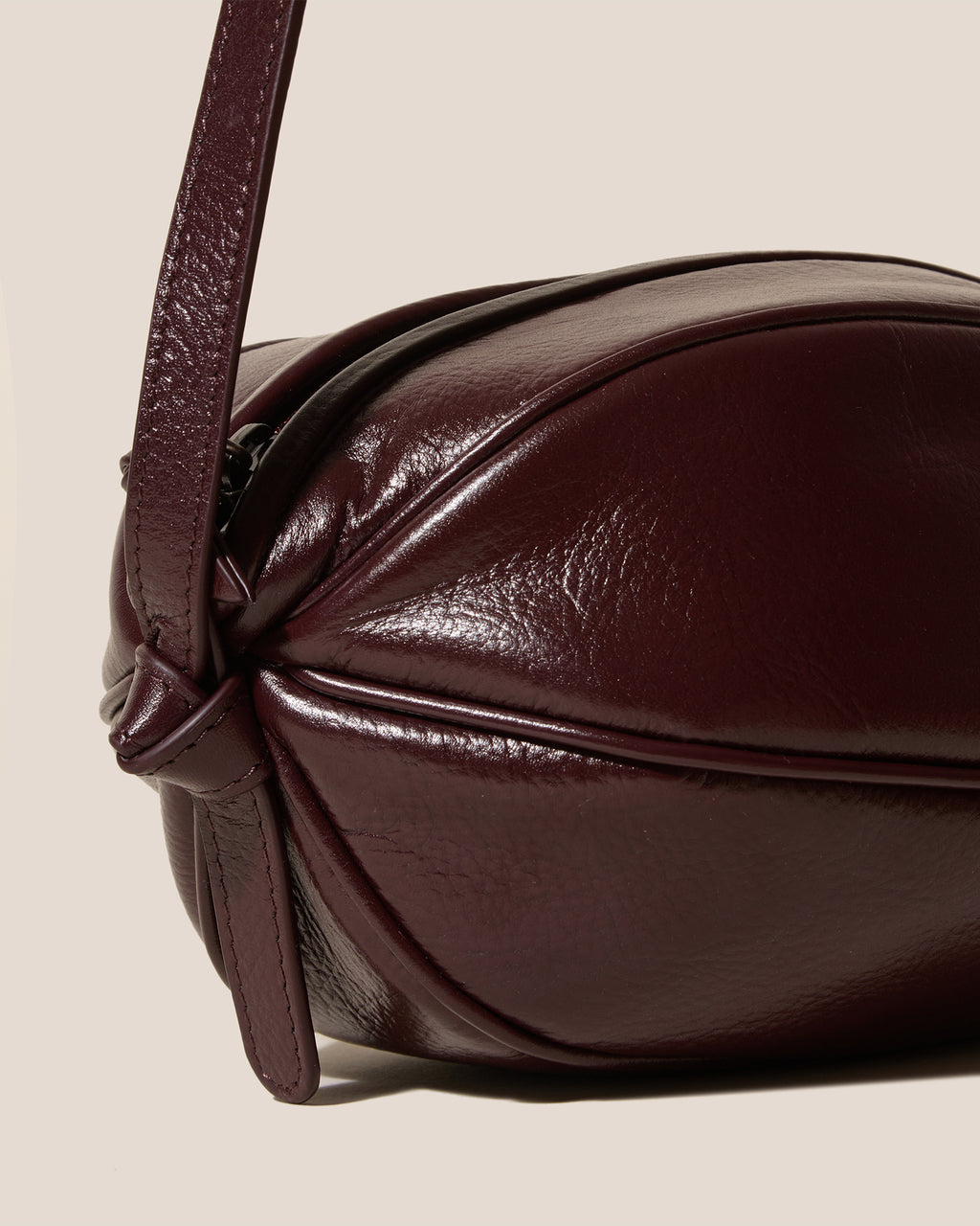 BOYA DISTRESSED - Ball-Shaped Crossbody Bag