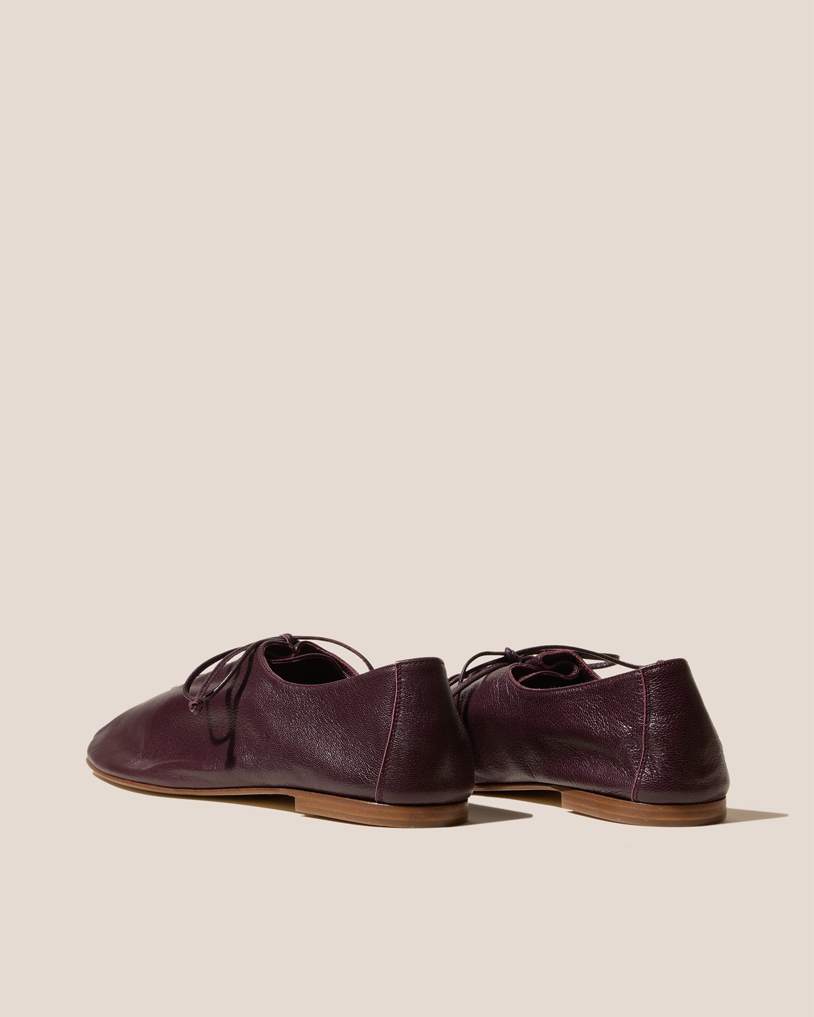 PLEGADA SHINY - FOR ALL - Deconstructed Lace-up Shoe