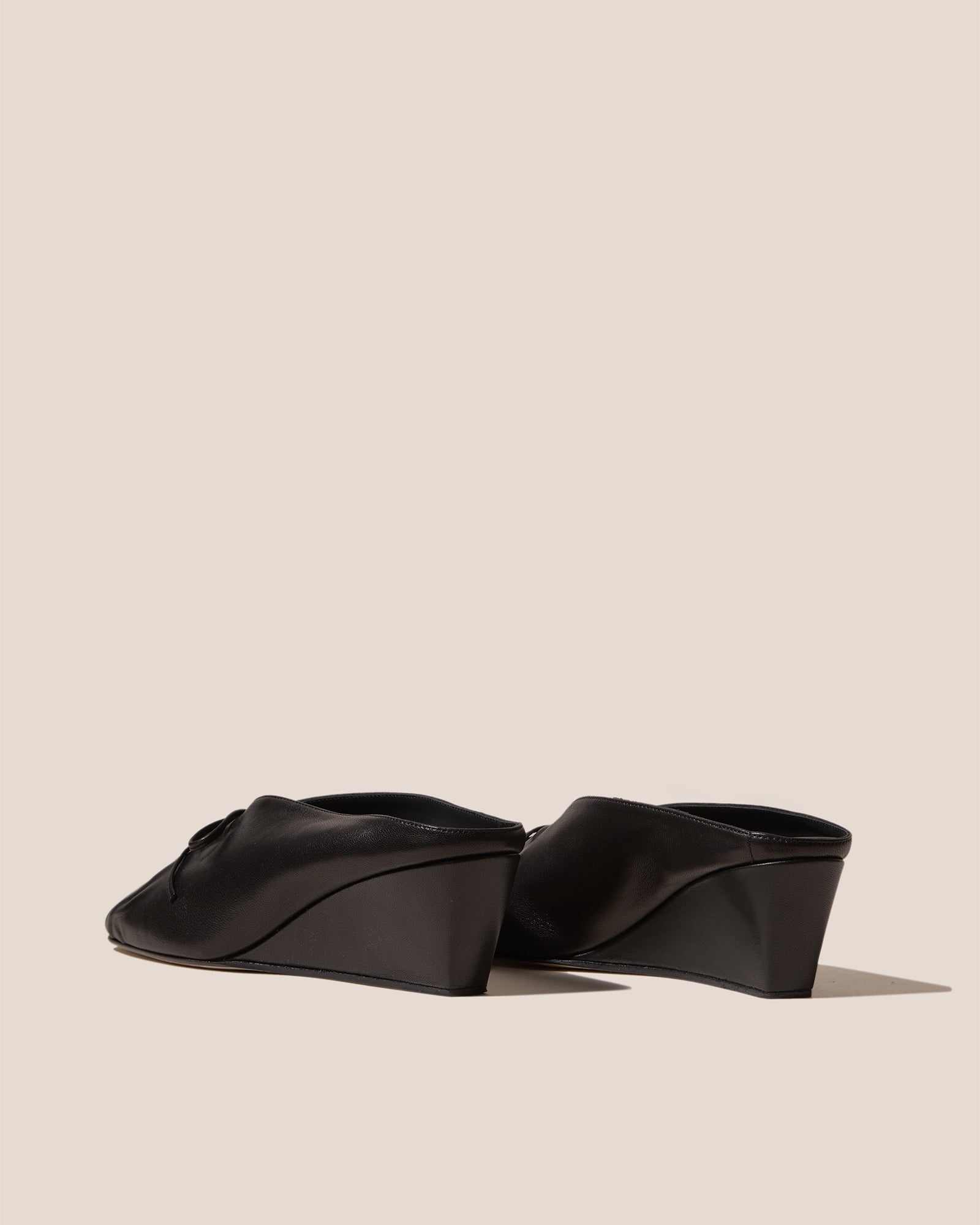 RESSO - Bow-Detail Wedged Mule