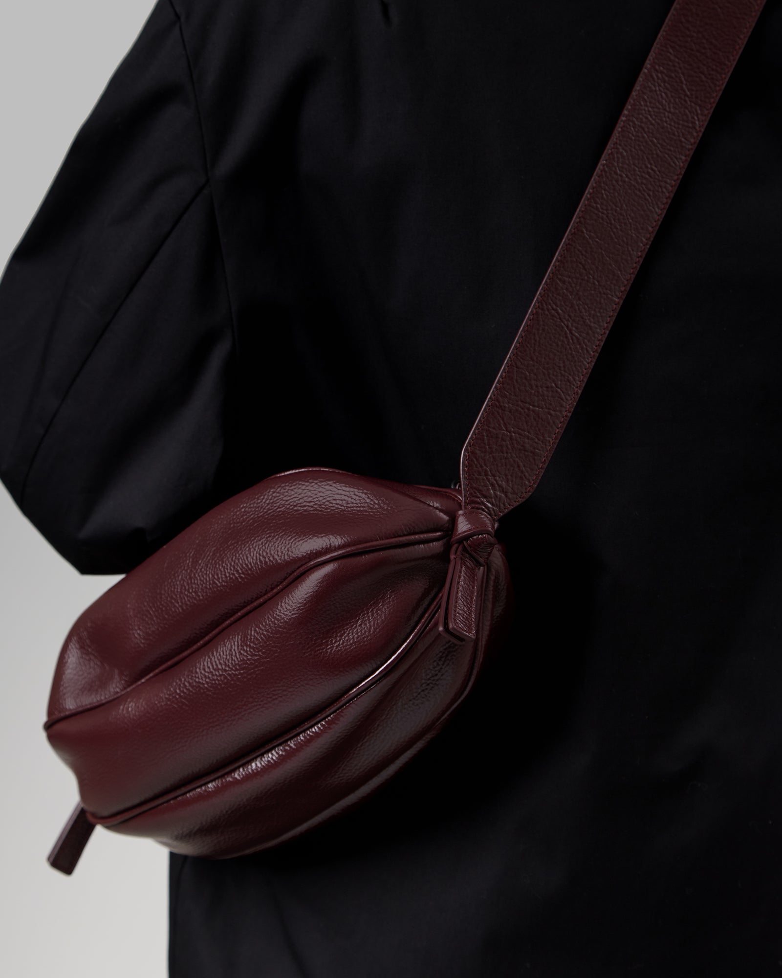 BOYA L DISTRESSED - Ball-Shaped Crossbody Bag