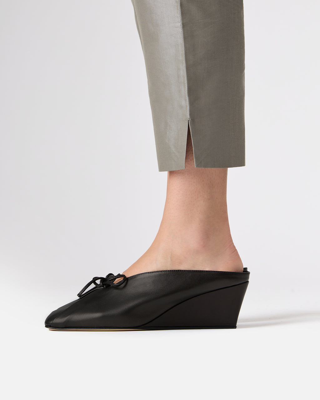 RESSO - Bow-Detail Wedged Mule
