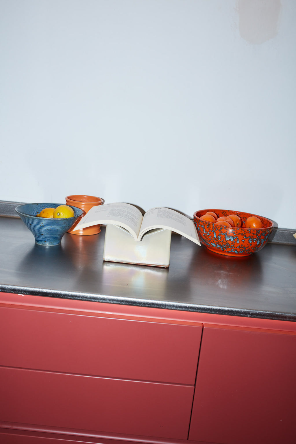 CERAMIC BOOKSTAND - by Xavier Mañosa