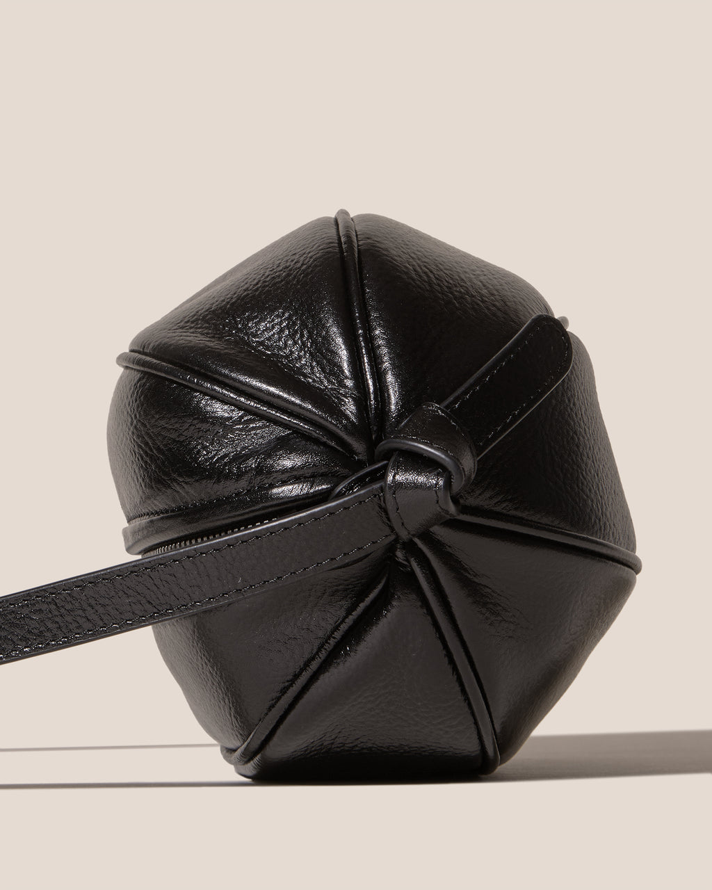BOYA DISTRESSED - Ball-Shaped Crossbody Bag