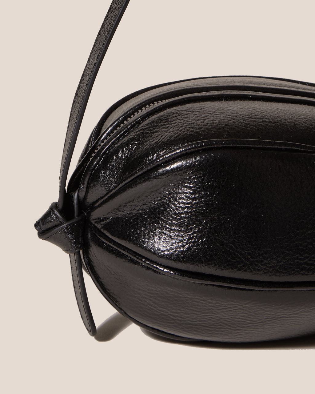BOYA DISTRESSED - Ball-Shaped Crossbody Bag