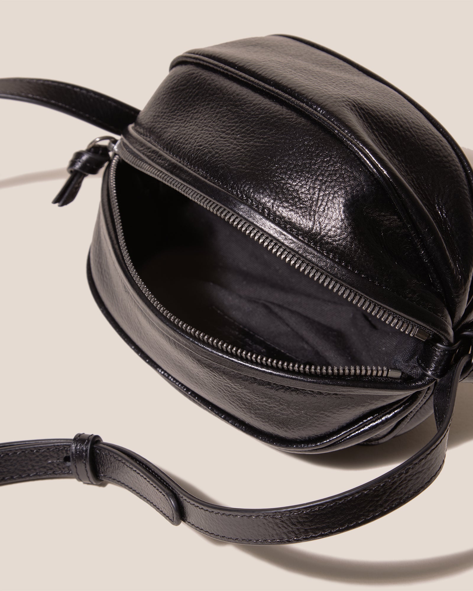 BOYA DISTRESSED - Ball-Shaped Crossbody Bag