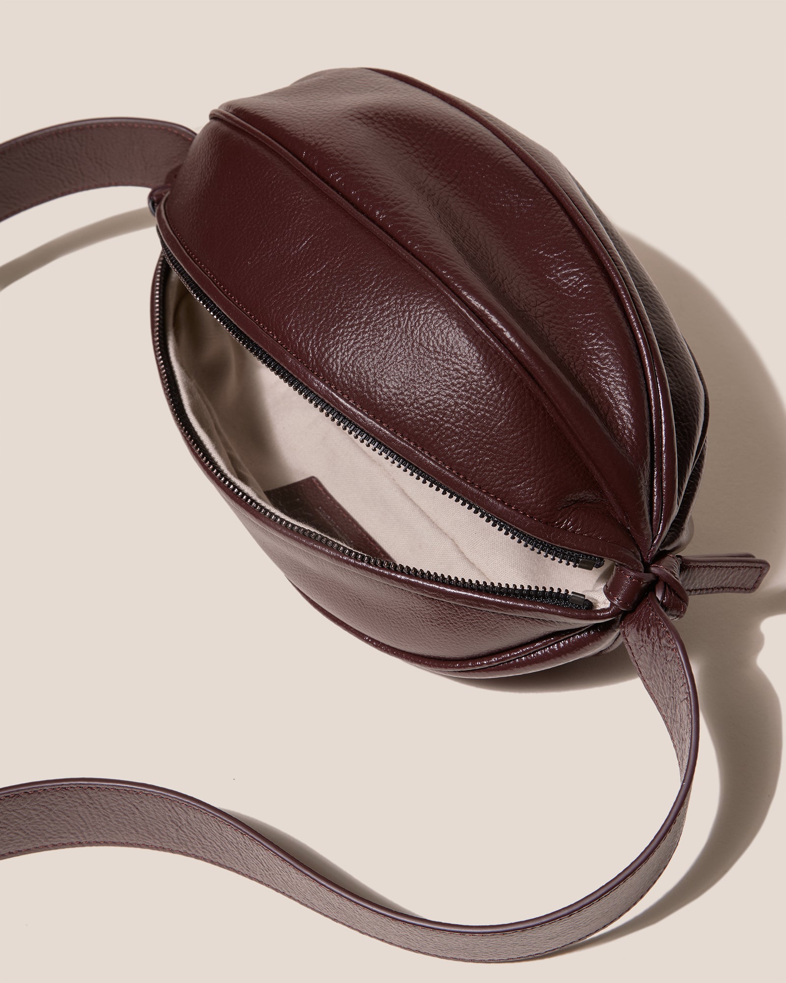 BOYA L DISTRESSED - Ball-Shaped Crossbody Bag