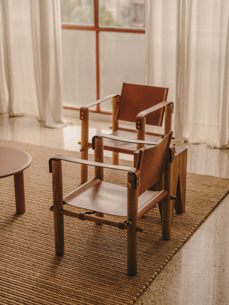 CÚBICA - Leather Chair with Wooden Structure by Antoni Bonet