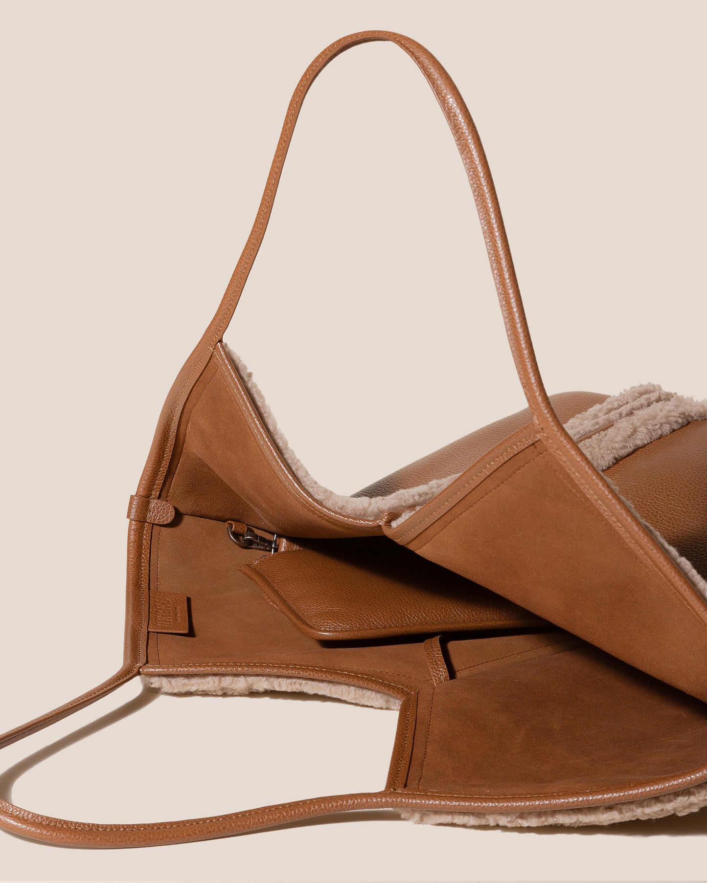 CALELLA CURLY SHEARLING TRIMS - Leather Tote Bag
