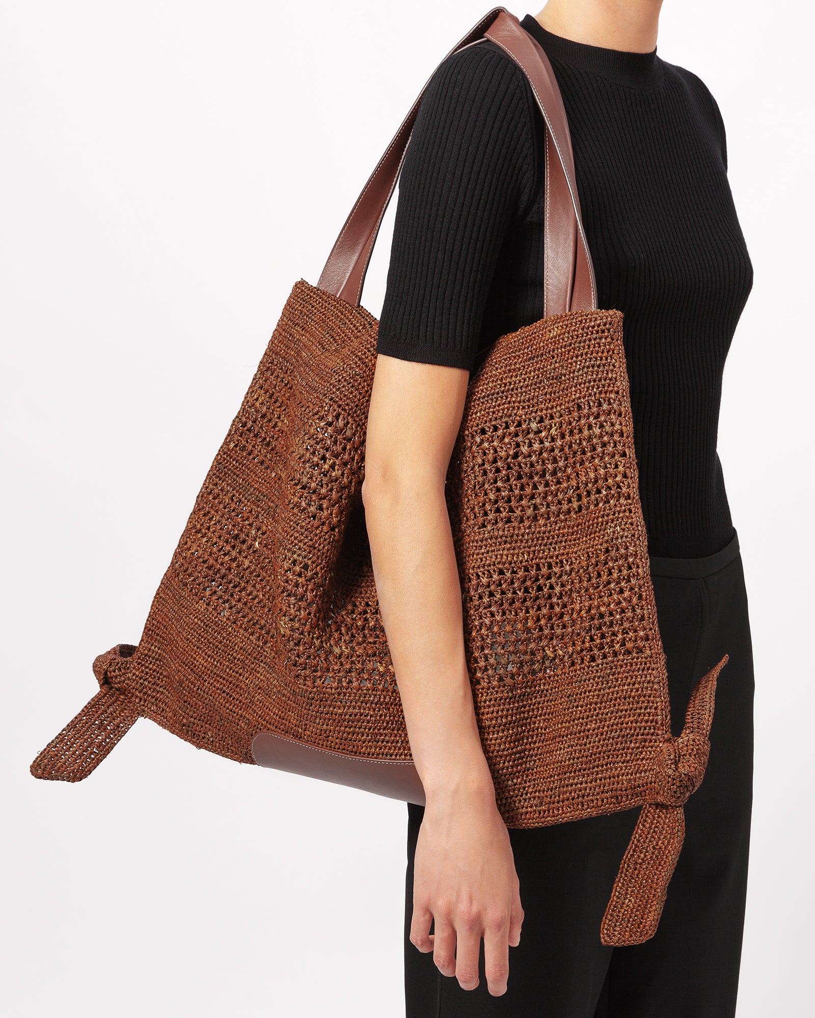 【HEREU】CADOR Slouchy Crocheted Raffia Shoulder Bag CADOR - Slouchy Crocheted Raffia Crocheted Shoulder Bag